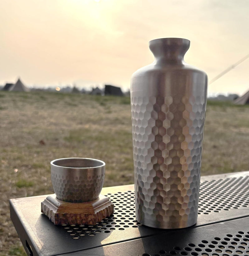 Titanium Hammered Sake Carafe, Double-Wall, 500 mL (2-Go), Yo, Made in Tsubame-Sanjo, Japan