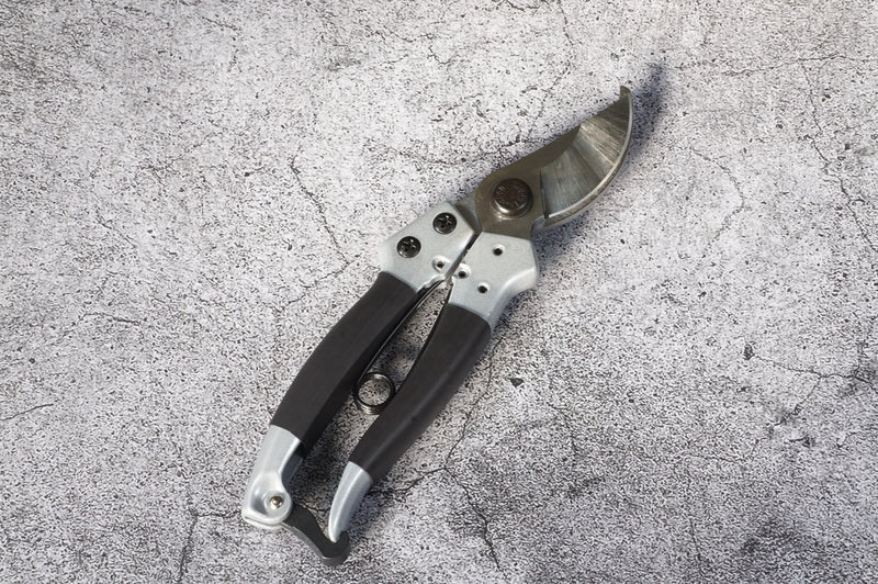 Kamaki Professional Pruning Shears Gray-Handle Bypass Type Total Length 200 mm No. P-880A