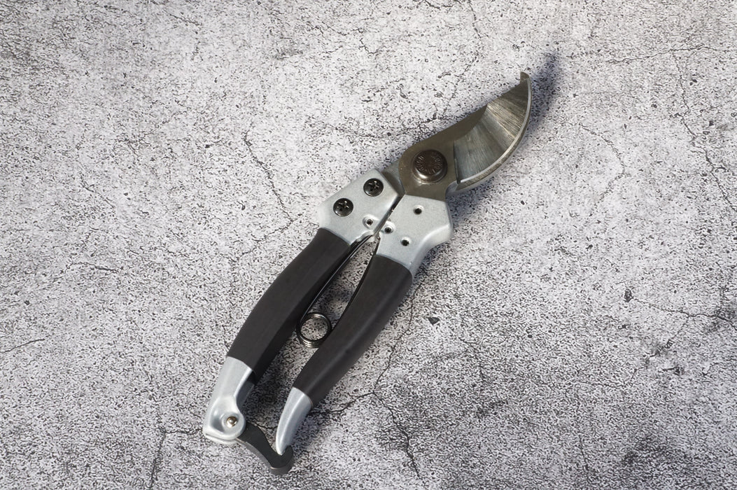 Kamaki Professional Pruning Shears Gray-Handle Bypass Type Total Length 200 mm No. P-880A