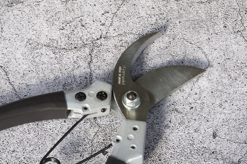 Kamaki Professional Pruning Shears Gray-Handle Bypass Type Total Length 200 mm No. P-880A