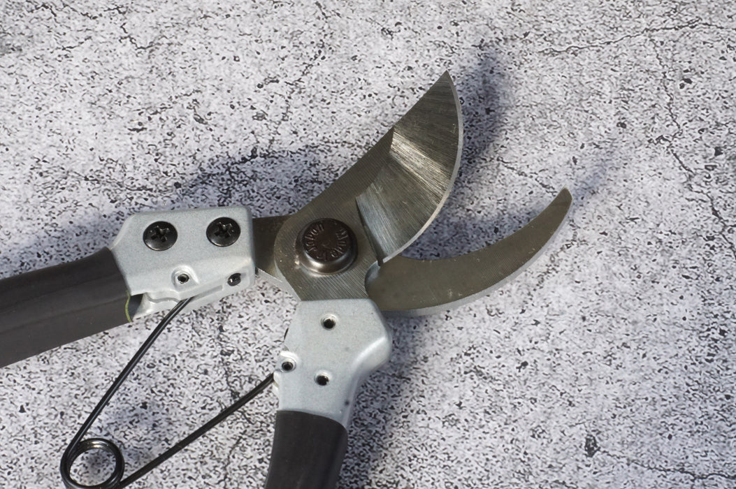 Kamaki Professional Pruning Shears Gray-Handle Bypass Type Total Length 200 mm No. P-880A