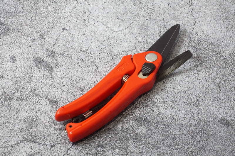 Kamaki Pruning Shears Straight Type Total Length 195 mm TEFLON-coating No. P-901