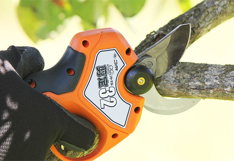 NISHIGAKI Futomaru Cordless Electric Pruning Shears Max Cutting 32 mm N-772