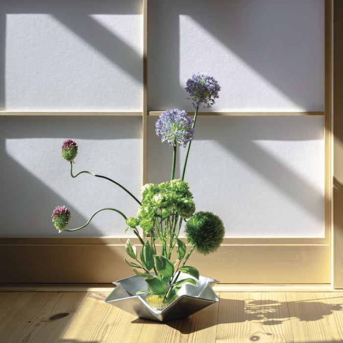 ISHIZAKI MIYABI Brass Ultra Dense Thick Base Round Type Ikebana Kenzan for a Flowering Plant