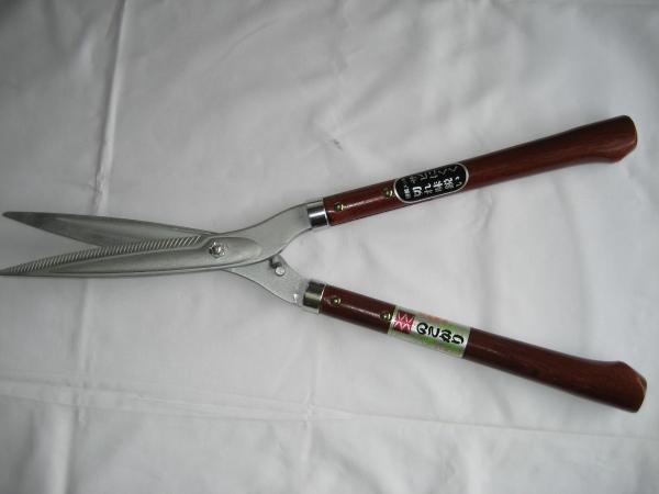 Hasami Masamune / Yoshioka Hamono 180 mm Serrated blade Weed cutting shears Long handle SK-5 No.403